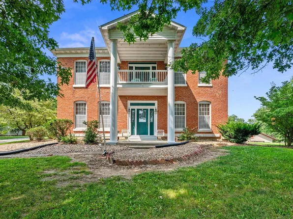 415 N 5th St, Elsberry, MO 63343