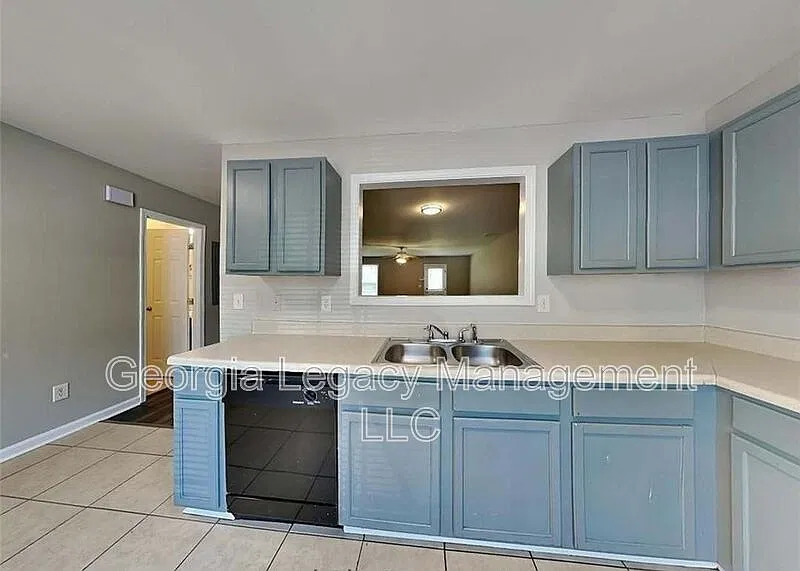 407 Maple Way — Photo 3