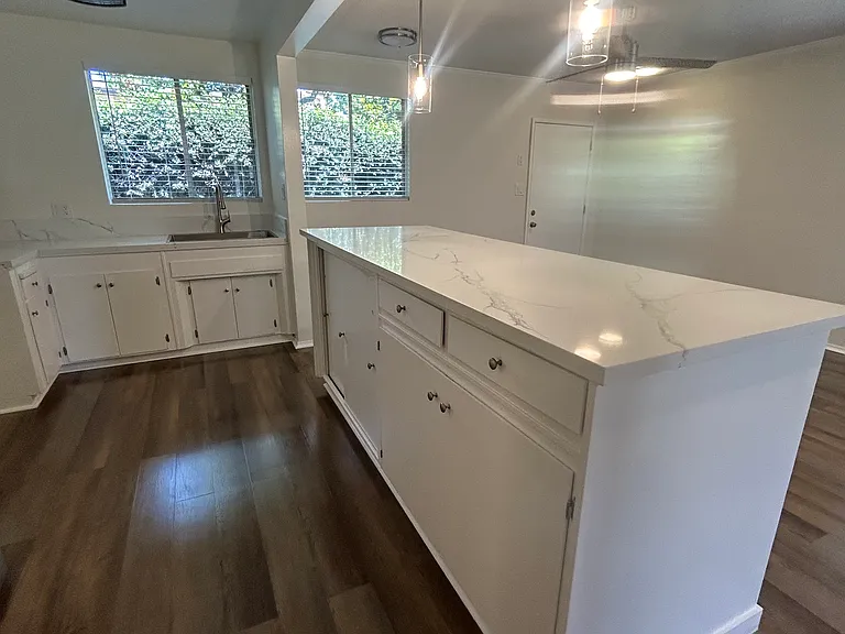 1107 Holly Ave #7 — Photo 4