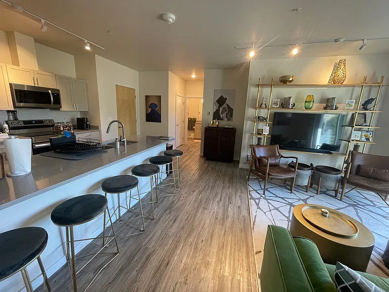 1203 Capitol St — Photo 2