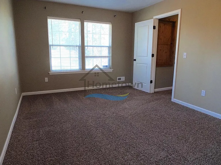 908 E Davis Ave — Photo 21