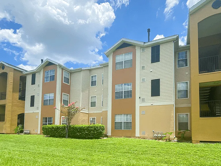 Sand Lake Pointe Apartments — Photo 8