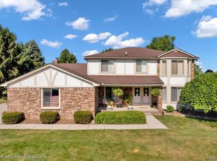 46655 Spruce Dr, Shelby Township, MI