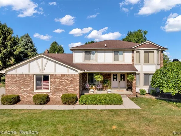 46655 Spruce Dr, Shelby Township, MI 48315