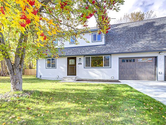 2nd image of 10415 Lakewood Pl