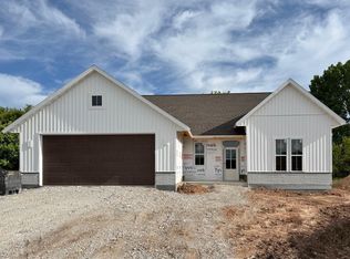 W6838 Goldfinch Dr, Greenville, WI 54942