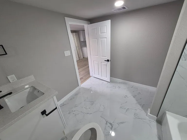 2209 Gano St #3 — Photo 9