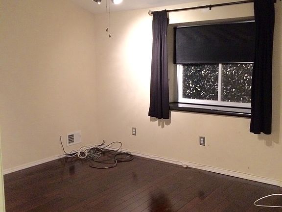 5th image of 49 Country Dr W