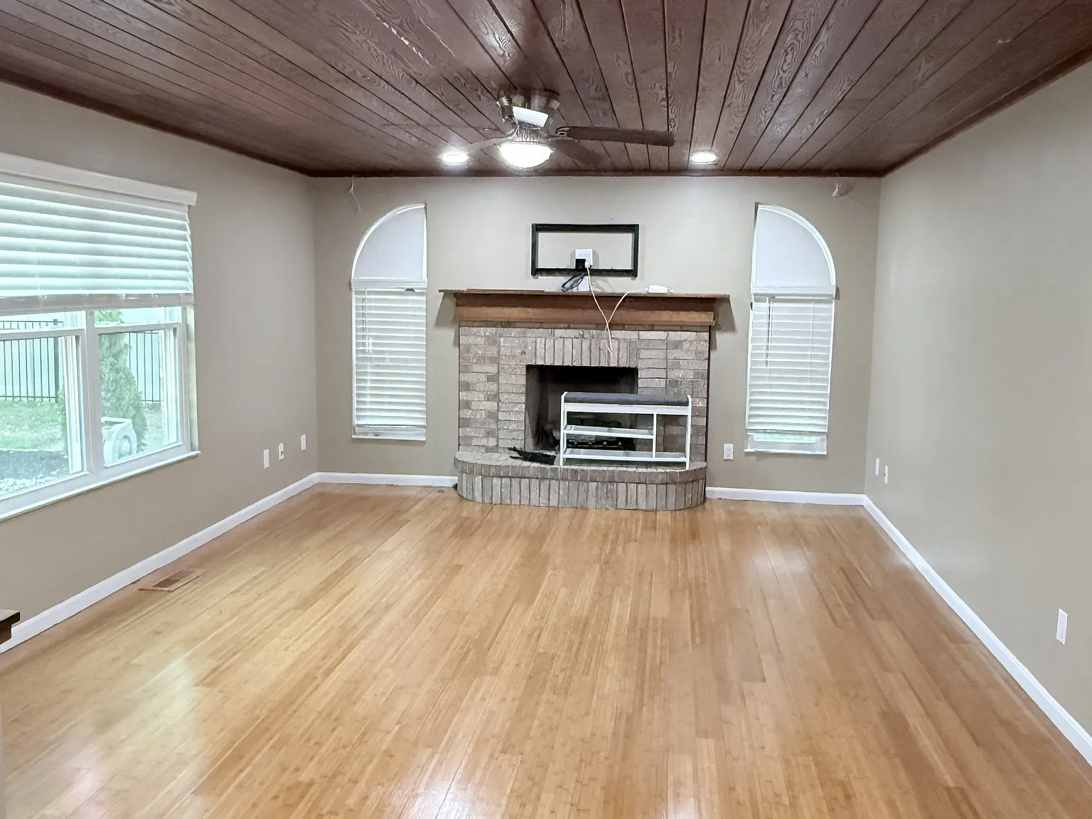 4 bed, 2.5 bath, 3180 sqft, $3,100 — Photo 4