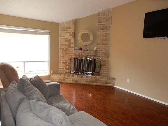 2nd image of 1811 Brickarbor Dr
