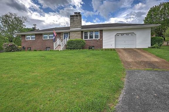 3rd image of 2516 Sanford Dr