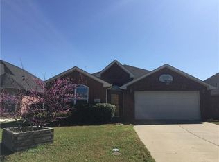 121 Shawnee St, Greenville, TX 75402