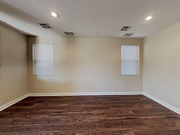 3rd image of 11923 Wedgebrook St