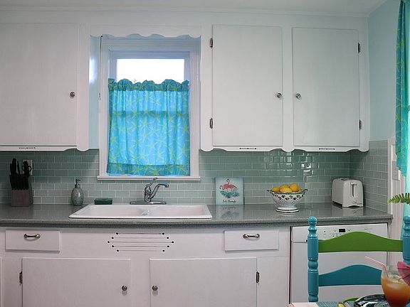 5th image of 2555 NE Hickory Ave