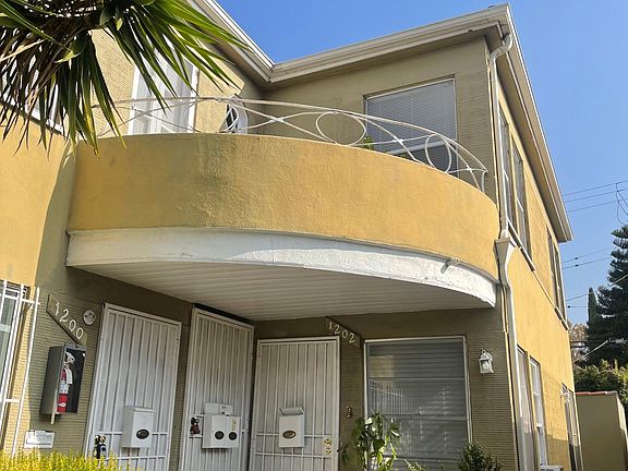 3rd image of 1198 S La Cienega Blvd #1200