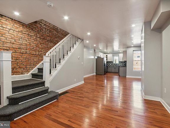 3rd image of 5857 Warrington Ave