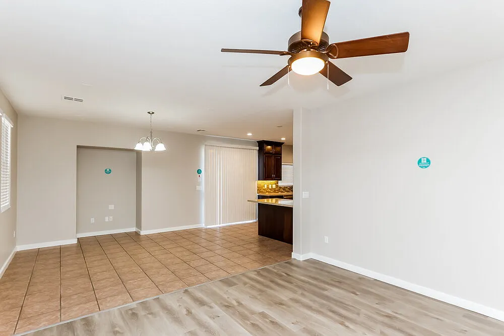 3 bed, 2.0 bath, 1389 sqft, $2,005 — Photo 4