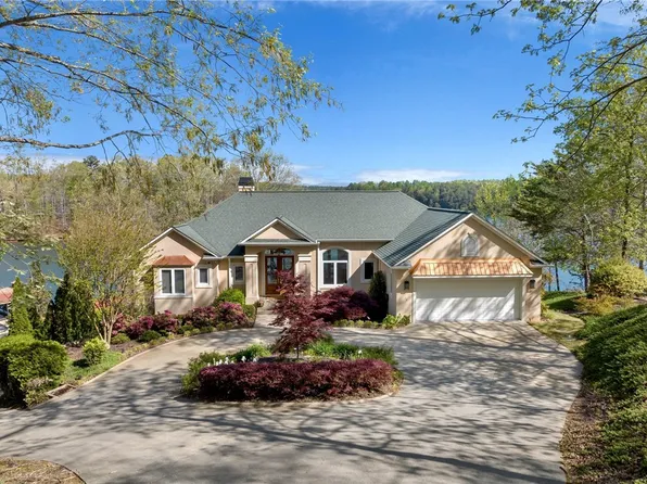 710 Topaz Ct, Seneca, SC 29672