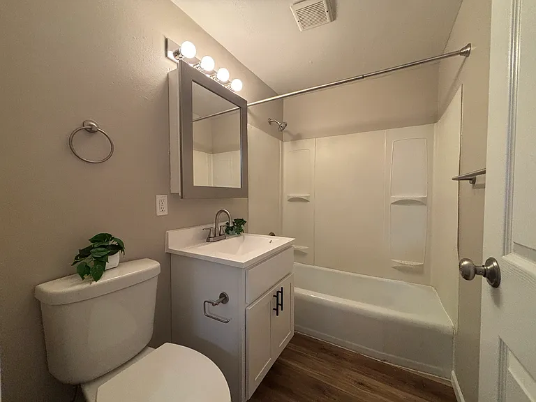 1120 Ann St #11 — Photo 11
