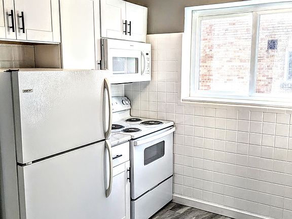 3rd image of 7128 Jamieson Ave #1