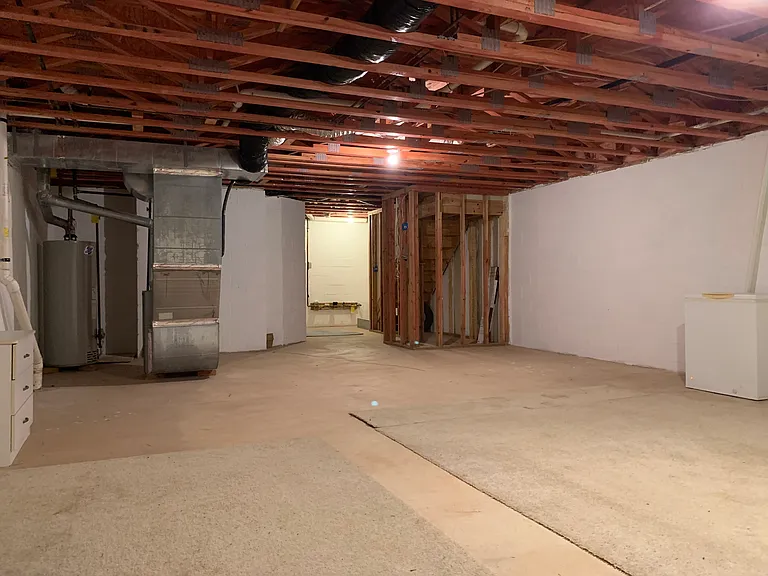 47 Hoover Ave — Photo 18