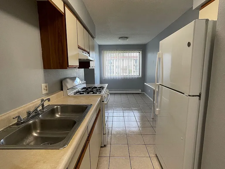 2202 Lewis Ave #302 — Photo 7