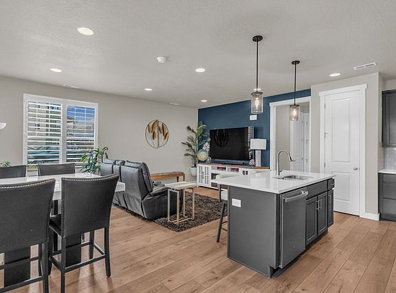 5th image of 756 W Marconi Way S