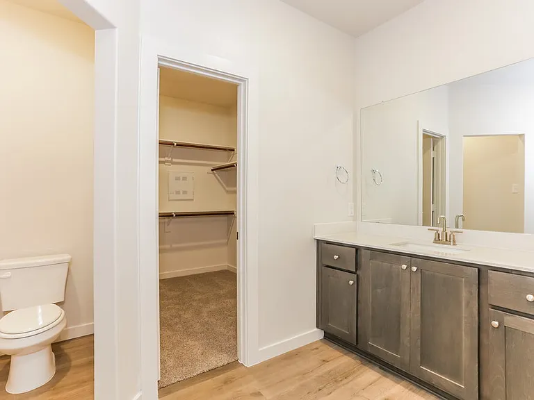208 Julian Davis Dr — Photo 12