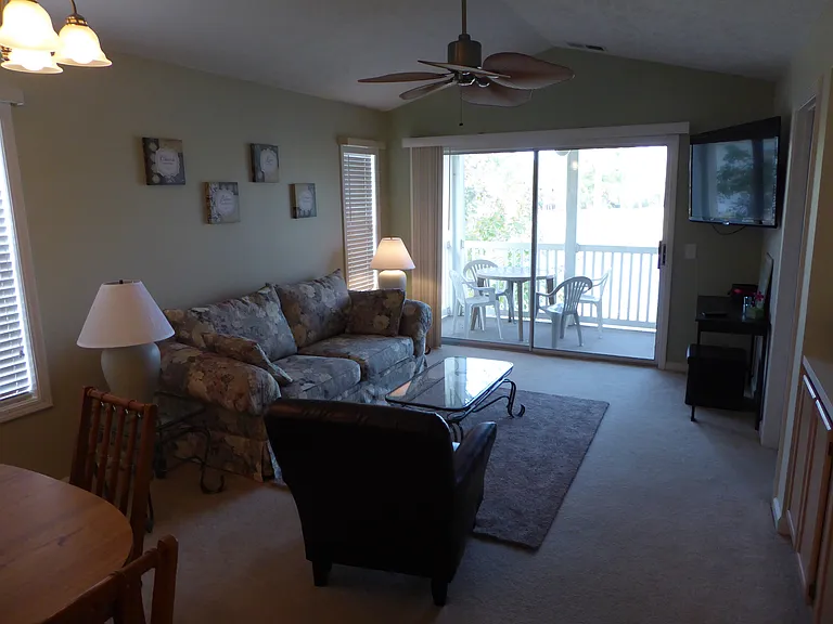 541 White River Dr #16G — Photo 13