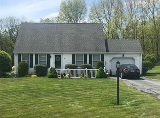 19 Mohegan Dr, Griswold, CT 06351