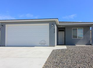 916 Duke Ln, West Richland, WA 99353