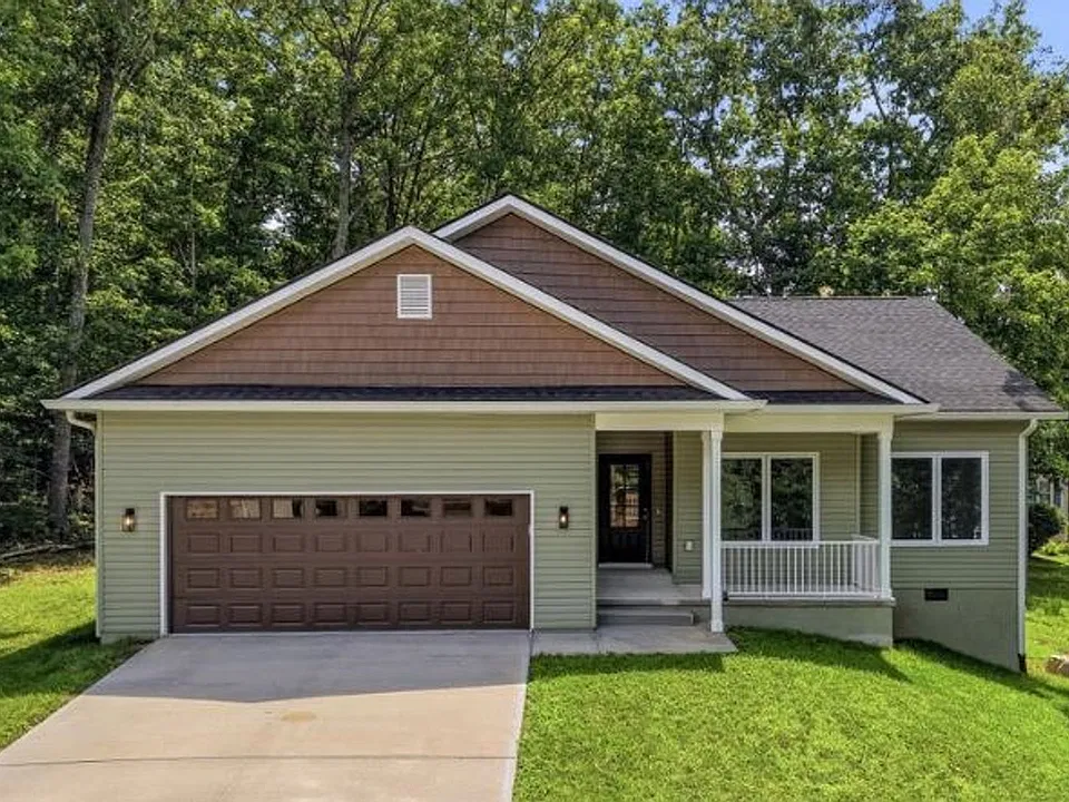 123 Lakewood Dr