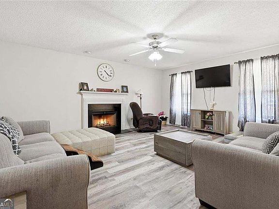 3rd image of 363 Barrington Dr