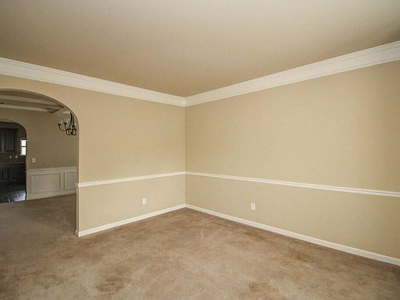 5th image of 2733 Huntcliffe Dr