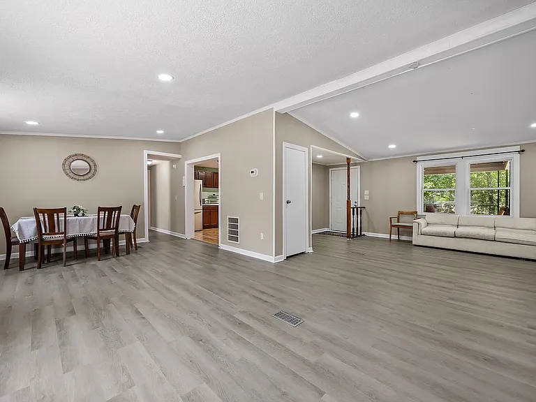 290 Thomas Cash Rd — Photo 5