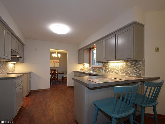3rd image of 709 Mulberry Dr E