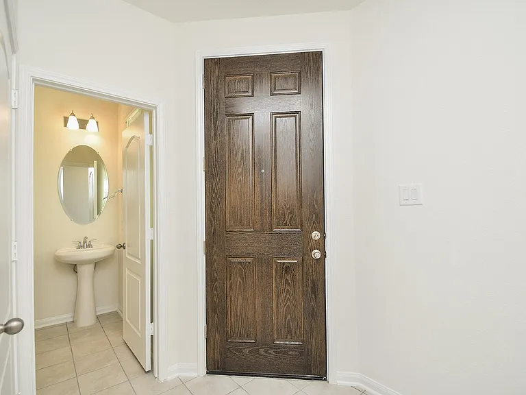 8138 Leisure Point Dr — Photo 5