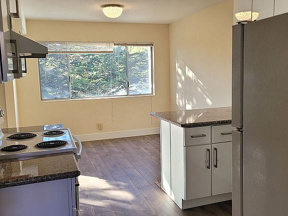 3rd image of 8036 Greenridge Dr