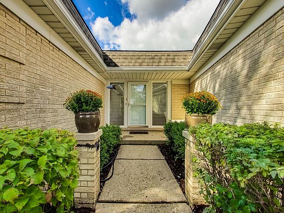 2nd image of 2244 Valencia Dr