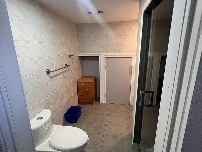 16 Langholm Dr #1 — Photo 8