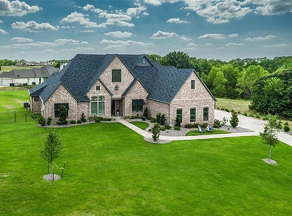4th image of 4636 Lake Shore Dr