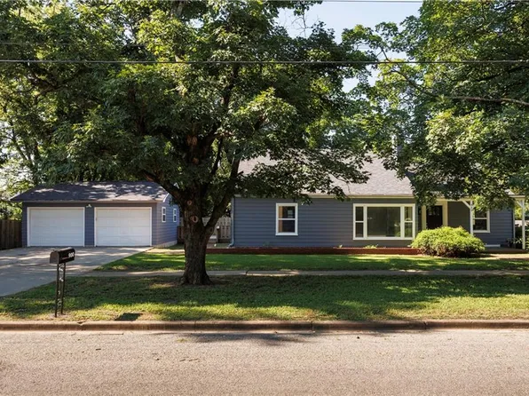 900 Adams St, Fredonia, KS 66736