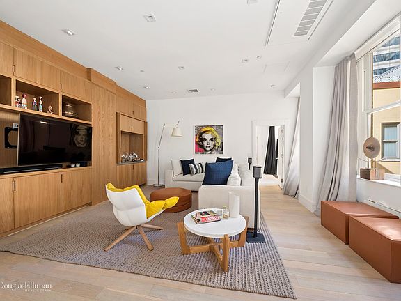 2nd image of 55 Wall St APT 905