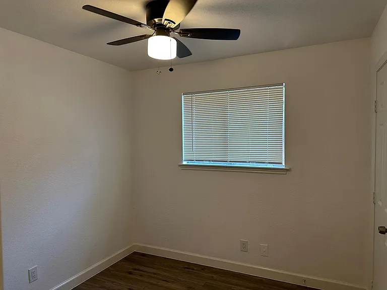934 Bacliff Dr — Photo 23