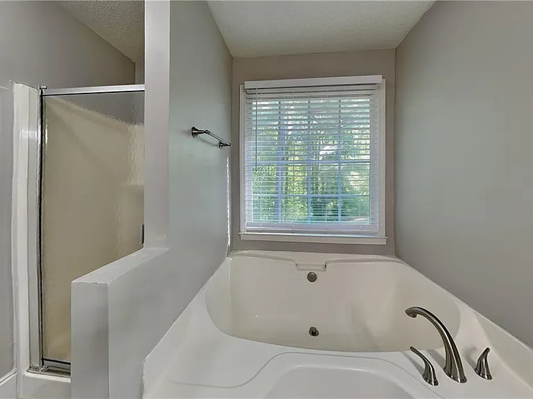 755 Abbington Ln — Photo 10