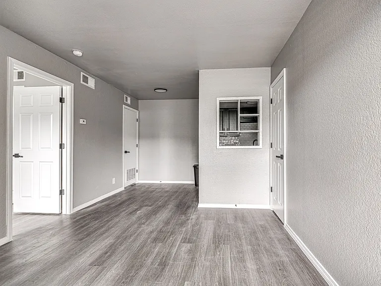 Alexis Park Apartments — Photo 17