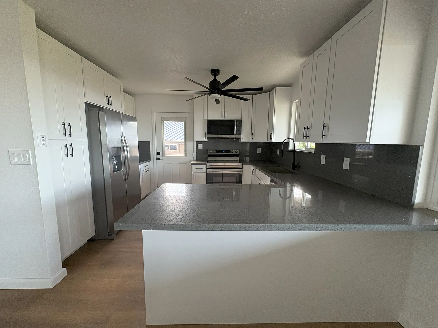 3 bed, 1700 sqft, $4,500 — Photo 2