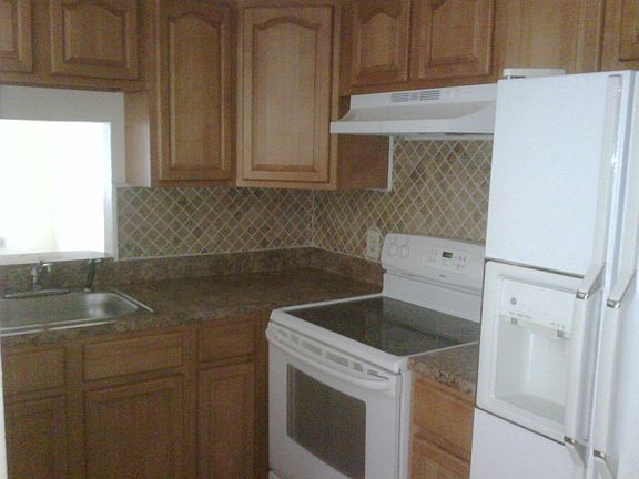 2nd image of 211 NE 42nd St