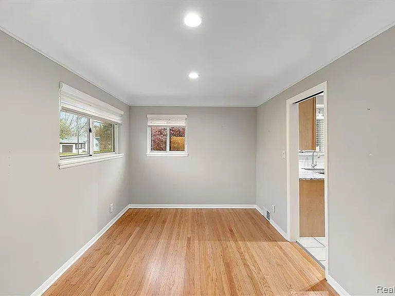 16996 Marguerite St — Photo 10