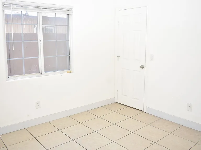 249 S 33rd St — Photo 13